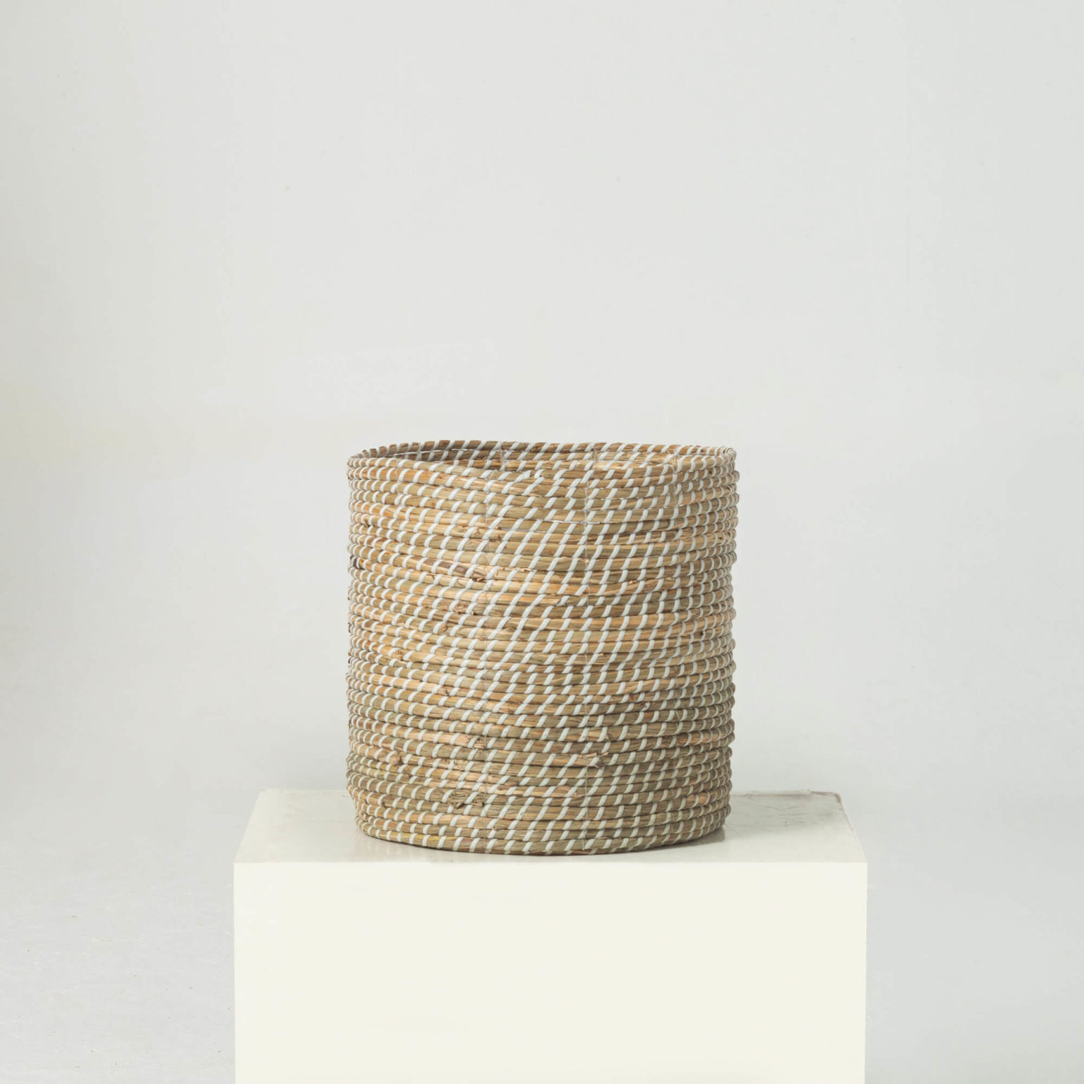 Minimal Woven Seagrass Baskets For Plants Wholesale